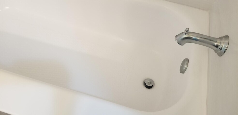 Building Photo - 509 Constitution Ave S