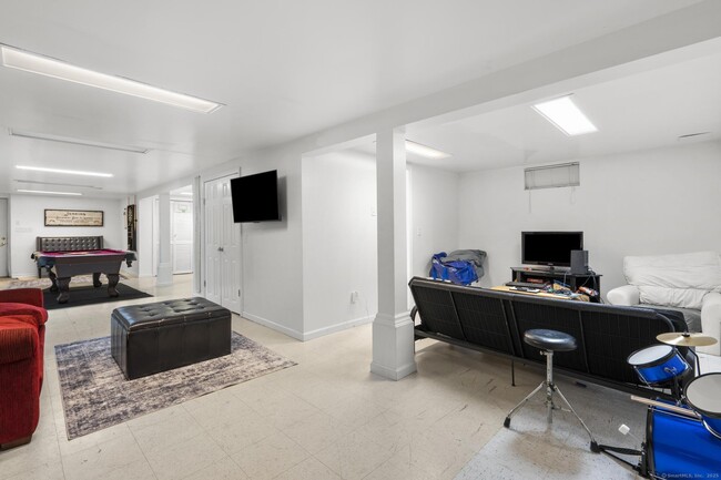 Building Photo - 373 Hoyt St