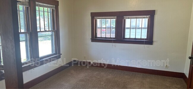 Building Photo - 2118 8th Ave