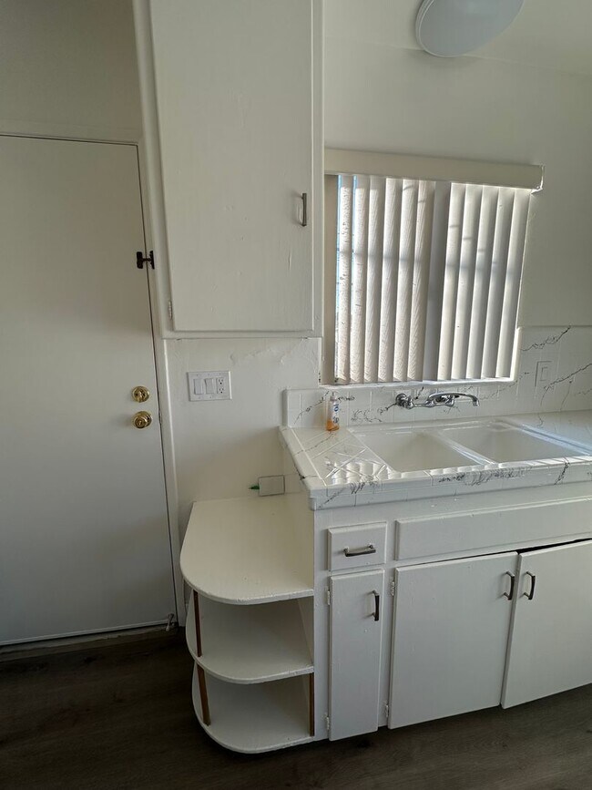 Building Photo - 4640 1/2 36th St.-