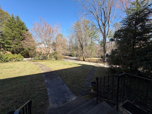 Building Photo - Shorewood Drive