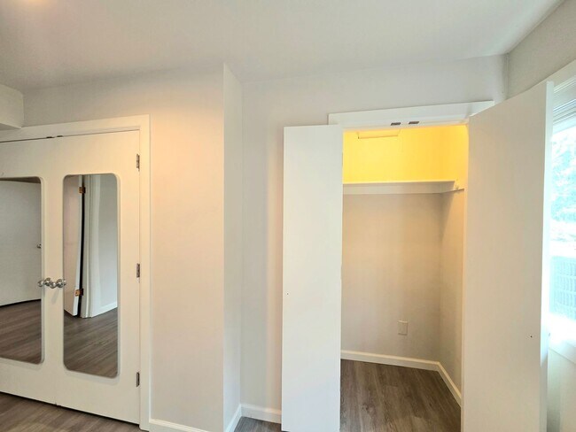 Building Photo - 4 Bed, 2 Bath -- Newly Renovated -- Home on Wenatchee Golf & Country Club's 16th Fairway**