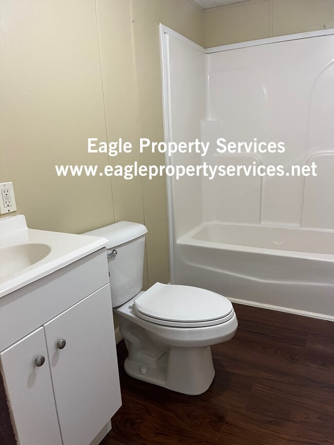 Building Photo - 1546 River Rd