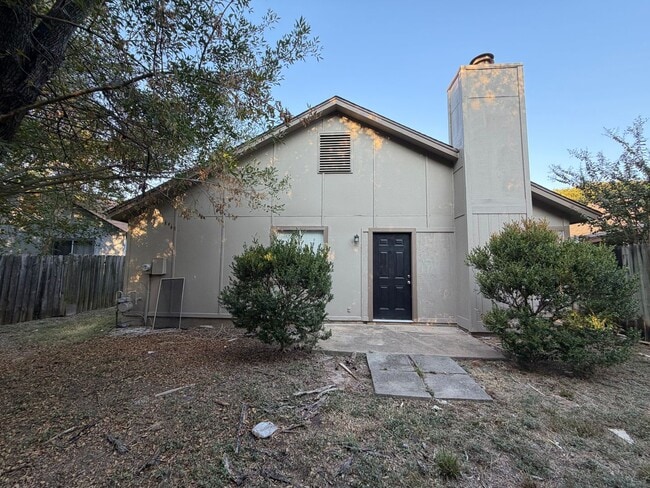 Building Photo - SINGLE STORY 3 BEDROOM HOME IN NORTHWEST C...