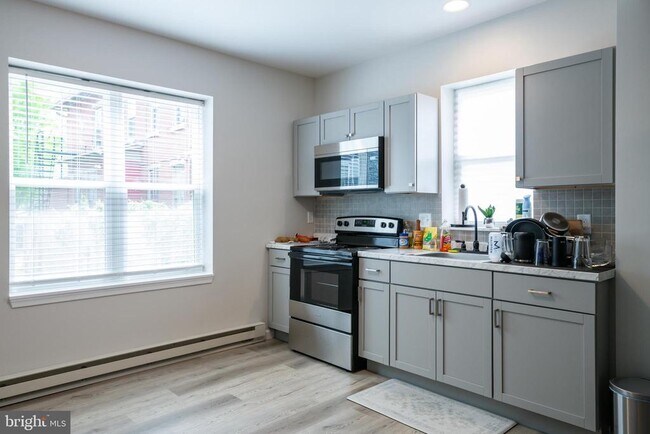 Building Photo - 419 Woodward St