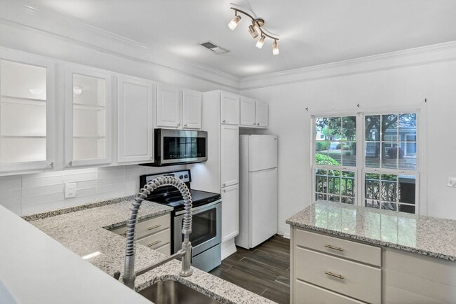 Building Photo - 302 Hampton Forest Drive