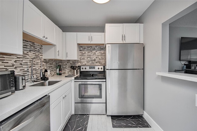 Building Photo - 436 Fanshaw K