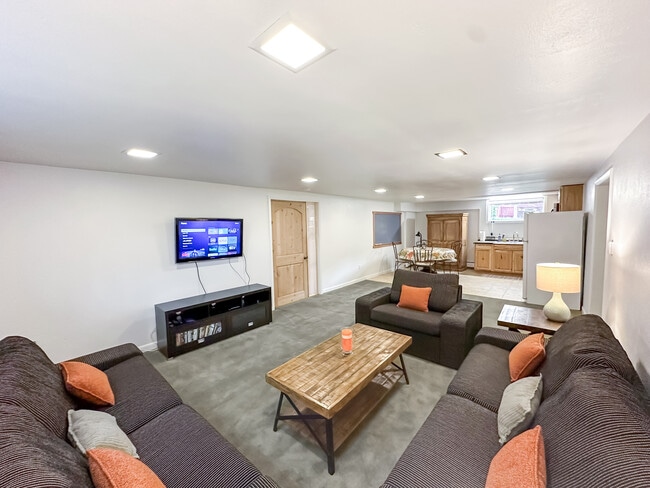 Building Photo - 413 22nd St