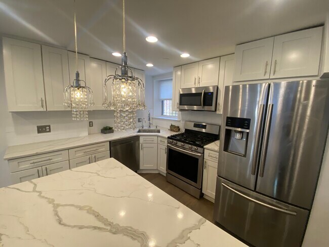 Building Photo - 1820 Clydesdale Pl NW