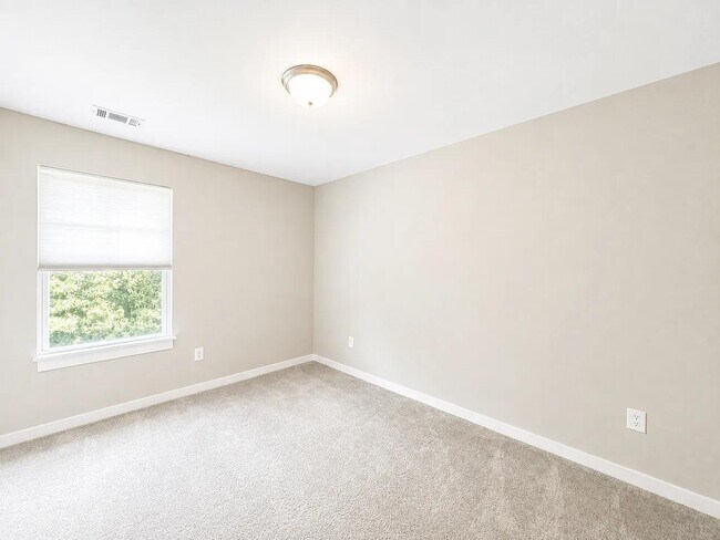 Building Photo - 722 Elmbrook Dr