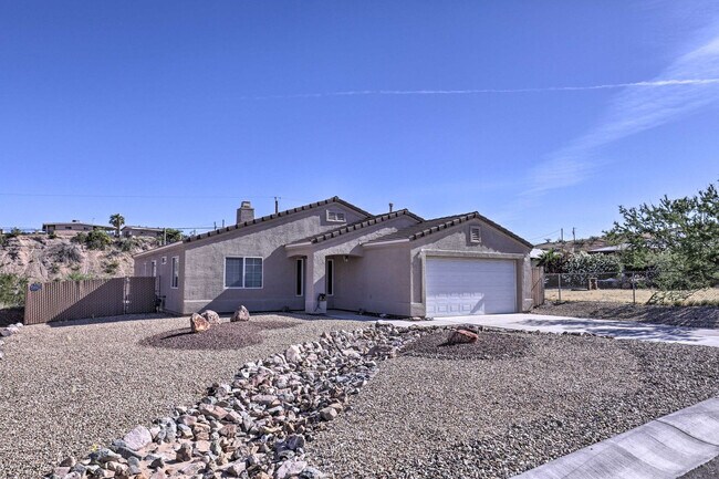 Building Photo - 2447 Rio Dr