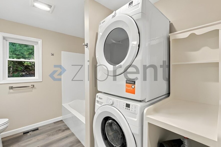 Building Photo - Unit