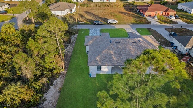 Building Photo - 704 Homer Ave S