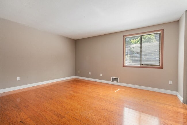 Building Photo - Totem Lake Condo For Rent!