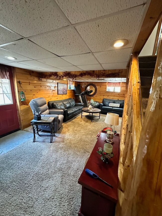 Building Photo - 5 Bedroom 2 1/2 Bath Home w/ Wrap Around P...