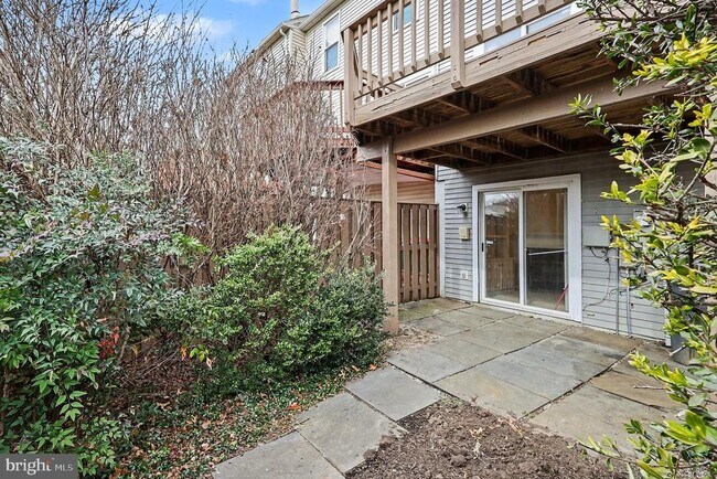 Building Photo - 2003 Paddle Boat Ln