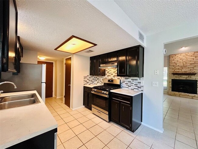 Building Photo - 7001 Winedale Dr
