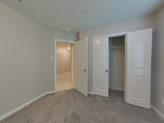 Building Photo - 317 Summer Horse Dr