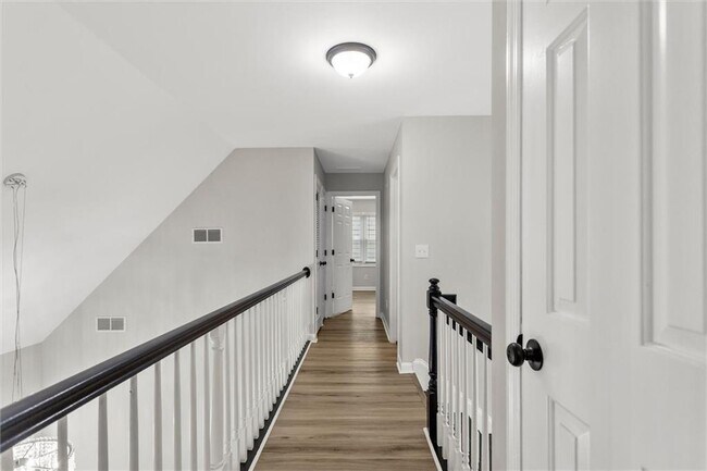 Building Photo - 2580 Waterford Park Dr