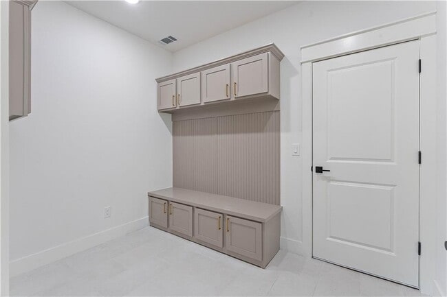 Building Photo - 17 Westmorland Dr