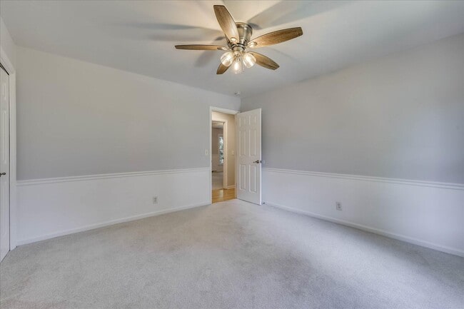 Building Photo - 2111 Huron Dr