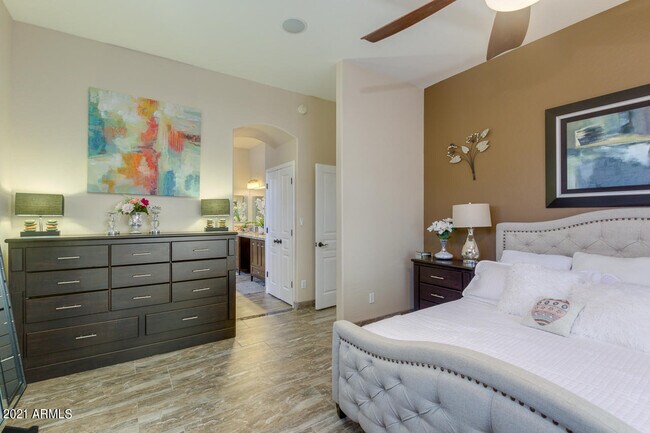 Building Photo - 3922 E Carson Rd