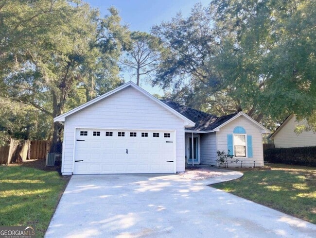 Building Photo - 304 McQueen Cir