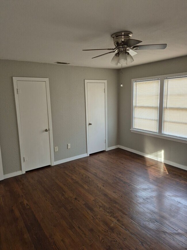 Building Photo - Charming 3-Bedroom, 2-Bath Home with Bonus...