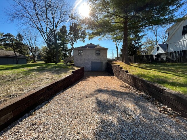 Building Photo - **3-BEDROOM/2-BATH HOME W/ LARGE GARAGE IN...