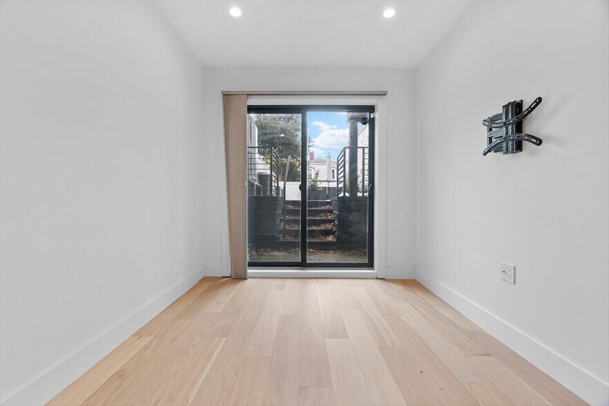 Building Photo - 143 Trenton St