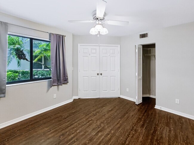 Building Photo - ** COACH HOMES @ BERKSHIRE LAKES ** 2 BED / 2 BATH - 1ST FLOOR CONDO - GARAGE - ANNUAL RENTAL