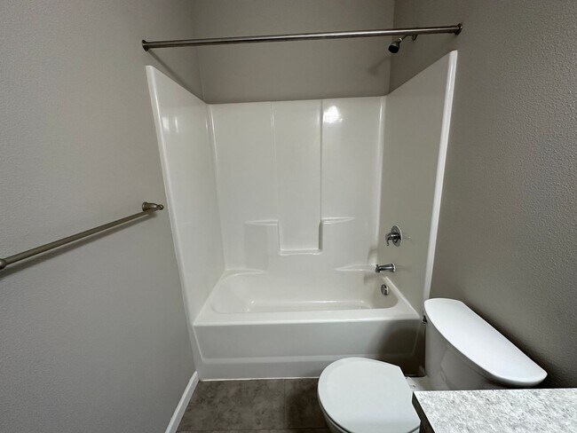 Building Photo - 553