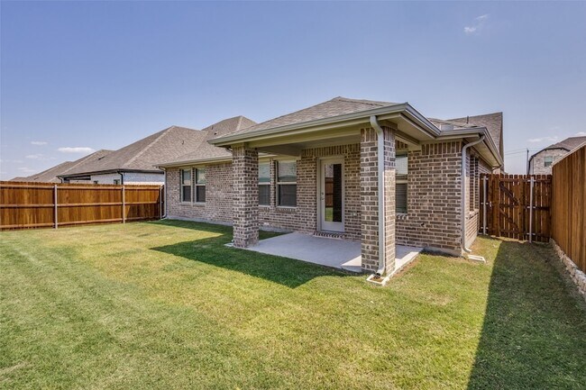 Building Photo - 800 Easthill Dr