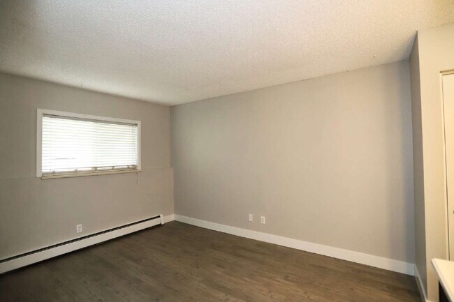 Building Photo - Updated & Clean 2BR Condo - Utilities Included - Laundry, Parking & Pool