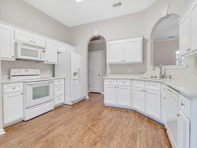 Building Photo - 4 Bed/2 Bathroom Home in Richmond Place