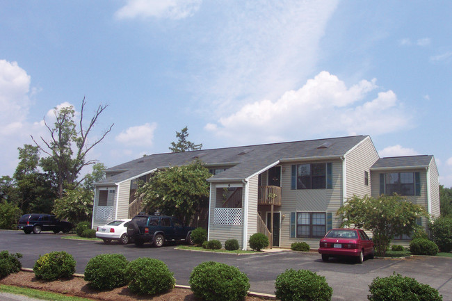 Primary Photo - New London Apartments