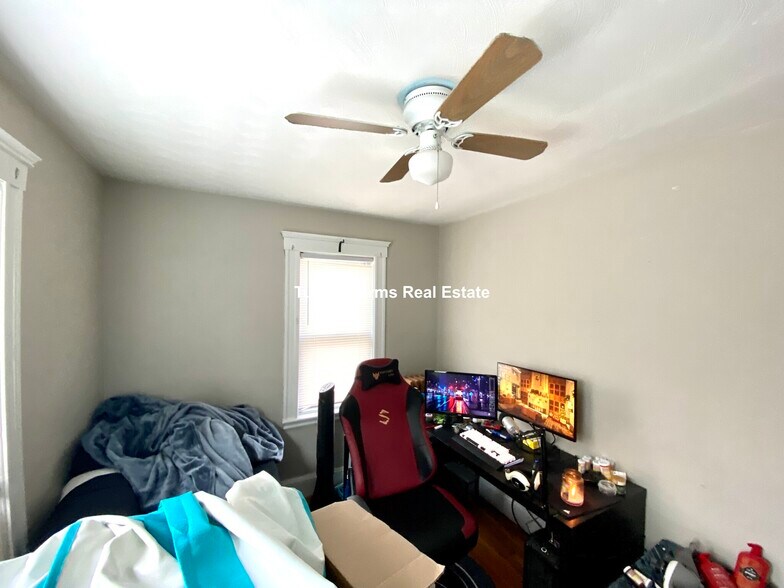 Building Photo - 9 Arlington St