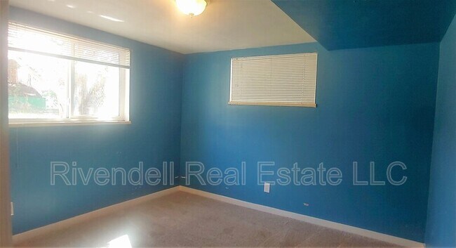 Building Photo - 524 S Victor Way
