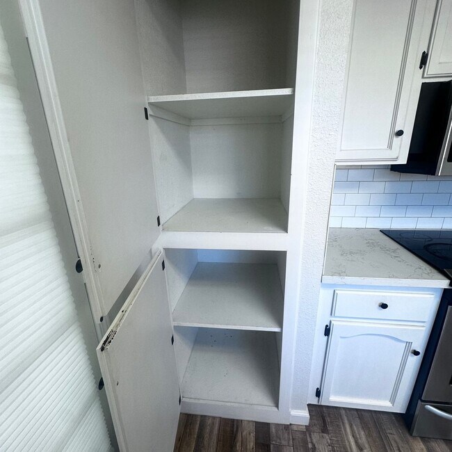 Building Photo - Must See!! Gorgeous 2 Bedroom, 2 Bathroom ...