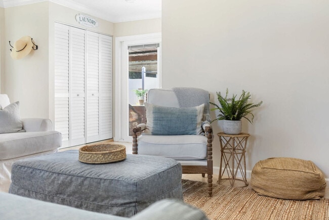 Building Photo - 217 Carol Pl