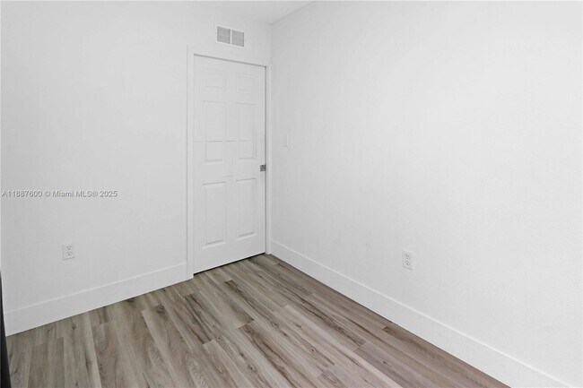 Building Photo - 2040 SW 80th Ct