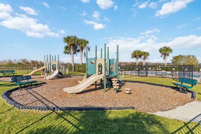 Building Photo - Beautiful Townhome with Private Courtyard & 2-Car Garage Near Lake Nona