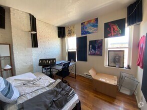 Building Photo - Fantastic 2 Bed Right Off The E Line!