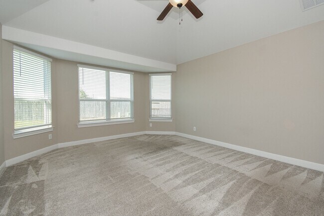 Building Photo - 2008 Harrow Oak Ln