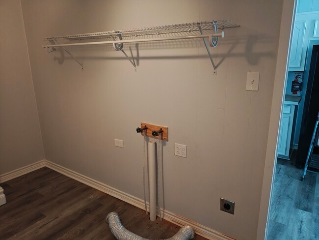 Building Photo - Cline St