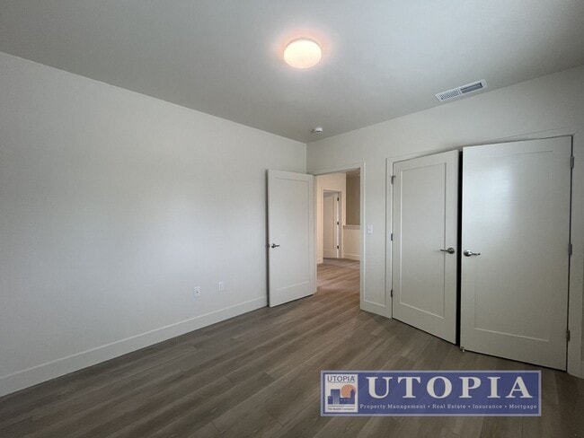 Building Photo - 528 Dufour St