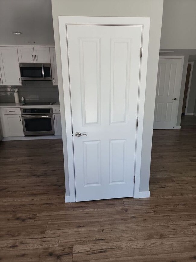 Building Photo - 4 bedroom single level home zoned for Reed...