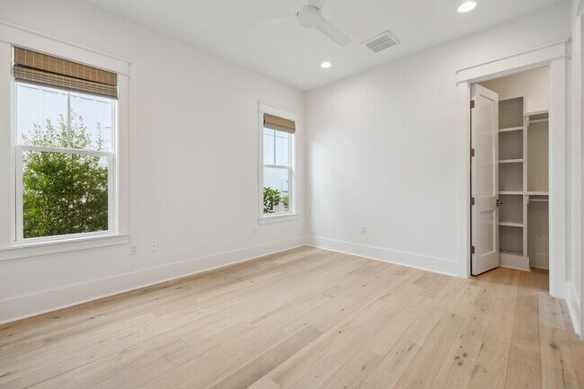 Building Photo - 91 Heartwood St