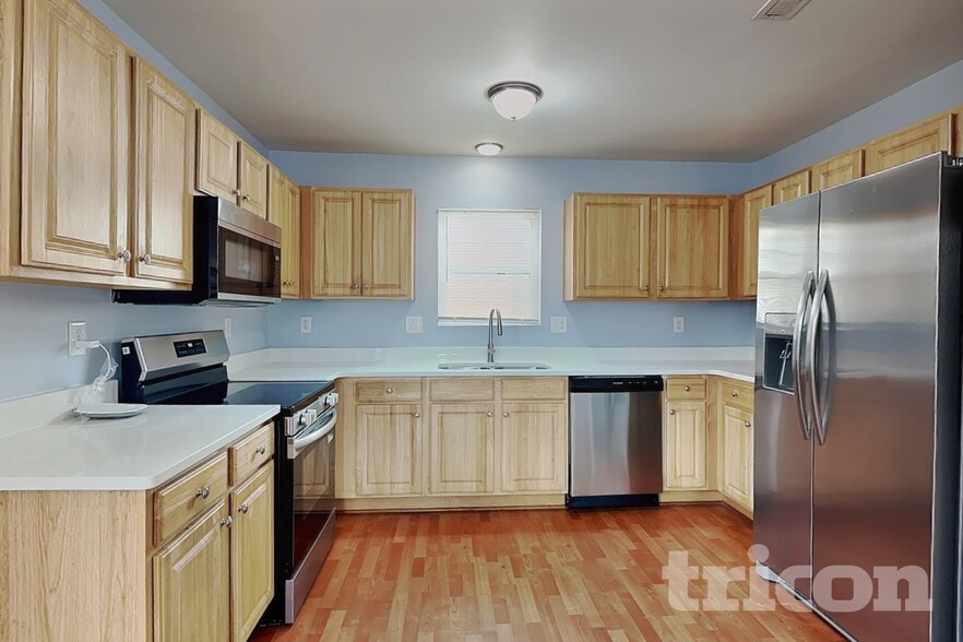 Building Photo - 18011 Lynn Ln