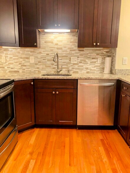 Kitchen - 1105 Lexington St